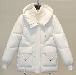 купить оптом джинсы 3767-101 белая куртка женская с дефектом (смотрите фото, капюшон, синтепон, 2 ед. размеры норма: M. 2XL) недорого