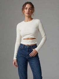 купить 2870-104 белый женский кроп-топ ( стрейч коттон, рубчик, с разрезом, 4 ед, размери норма: 44, 46, 48, 48) оптом